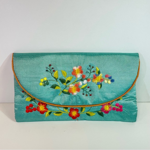 Handmade hand-embroidered small wallet - Picture 6 of 9